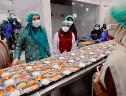 Ketua PKK Aceh Kunjungi Dapur MBG di Banda Aceh, Suapi Balita dan Dukung Pemenuhan Gizi Masyarakat