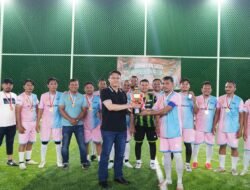 Kapolres Pidie Serahkan Trophy Juara Mini Soccer ke Tim Satuan Intelkam