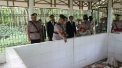 Polres Aceh Besar Gelar Upacara Ziarah Makam Dan Tabur Bunga Dalam Rangka Peringati HUT Bhayangkara Ke- 79