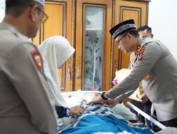 Kapolres Pidie Laksanakan Anjangsana Personel yang Sakit Dalam Rangka 1 Muharram 1447 H
