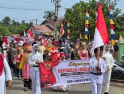 Ribuan Pelajar Kecamatan Darul Kamal Ikut Meriahkan Karnaval Perayaan HUT ke-80 RI
