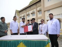 Gubernur Aceh, Muzakkir Manaf, Serahkan RS Regional Aceh tengah Kepada Bupati Aceh Tengah Haili Yoga
