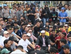 Duduk Bersama Massa, Kapolda Pastikan Unjuk Rasa di DPRD Bengkulu Kondusif