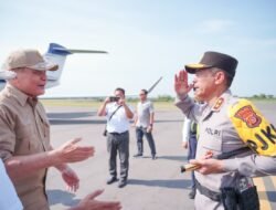 Kapolda Aceh Sambut Menko Polkam di Bandara Malikussaleh Aceh Utara dalam Kunker ke Lokasi Huntar
