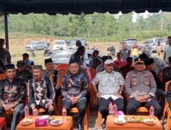 Kapolres Pidie Salurkan Bantuan Sembako pada Kegiatan Serah Terima Kunci Huntara dan Penyerahan DTH di Desa Blang Pandak