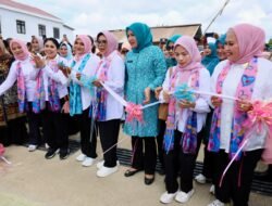 Kak Na Dampingi Seruni KMP Resmikan Kembali Beroperasinya SDN 1 Sungai Liput pasca Renovasi