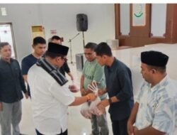 Kejati Aceh Bagikan 560 Paket Daging Meugang untuk Pegawai dan Masyarakat