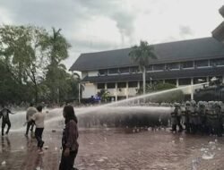 Empat Jurnalis Diduga Diintimidasi Saat Liput Demo Tolak Pergub JKA, Dipaksa Hapus Rekaman
