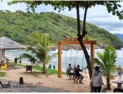 Pantai Momong, Surga Tersembunyi di Balik Tebing Lhoknga