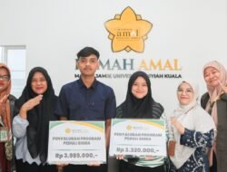 Rumah Amal Masjid Jamik USK Salurkan Bantuan UKT bagi Dua Mahasiswa Korban Kebakaran di Setui