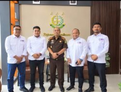 SMSI Aceh Besar dan Kejari Perkuat Sinergi, News Room Jaga Desa Jadi Bahasan