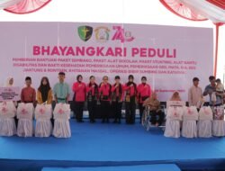 Ketua Umum Bhayangkari Serahkan 6.000 Paket Sembako untuk Masyarakat